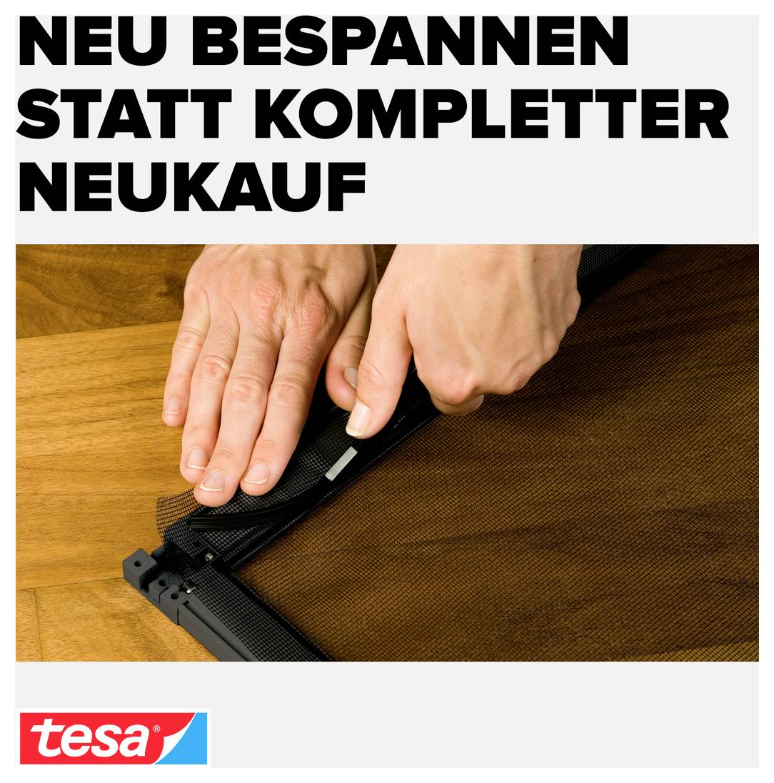 Reclame voor tesa: Handen bevestigen een insectenwering aan het raam; Tekst: 'OPNIEUW BESPANNEN IN PLAATS VAN COMPLEET NIEUW KOPEN'.