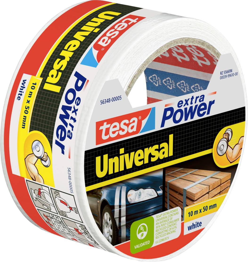 Een rol 'tesa extra Power Universal' plakband, 10m x 50mm, te zien terwijl deze een doos verzegelt en een autolicht bevestigt. Verpakking is voornamelijk rood en geel.
