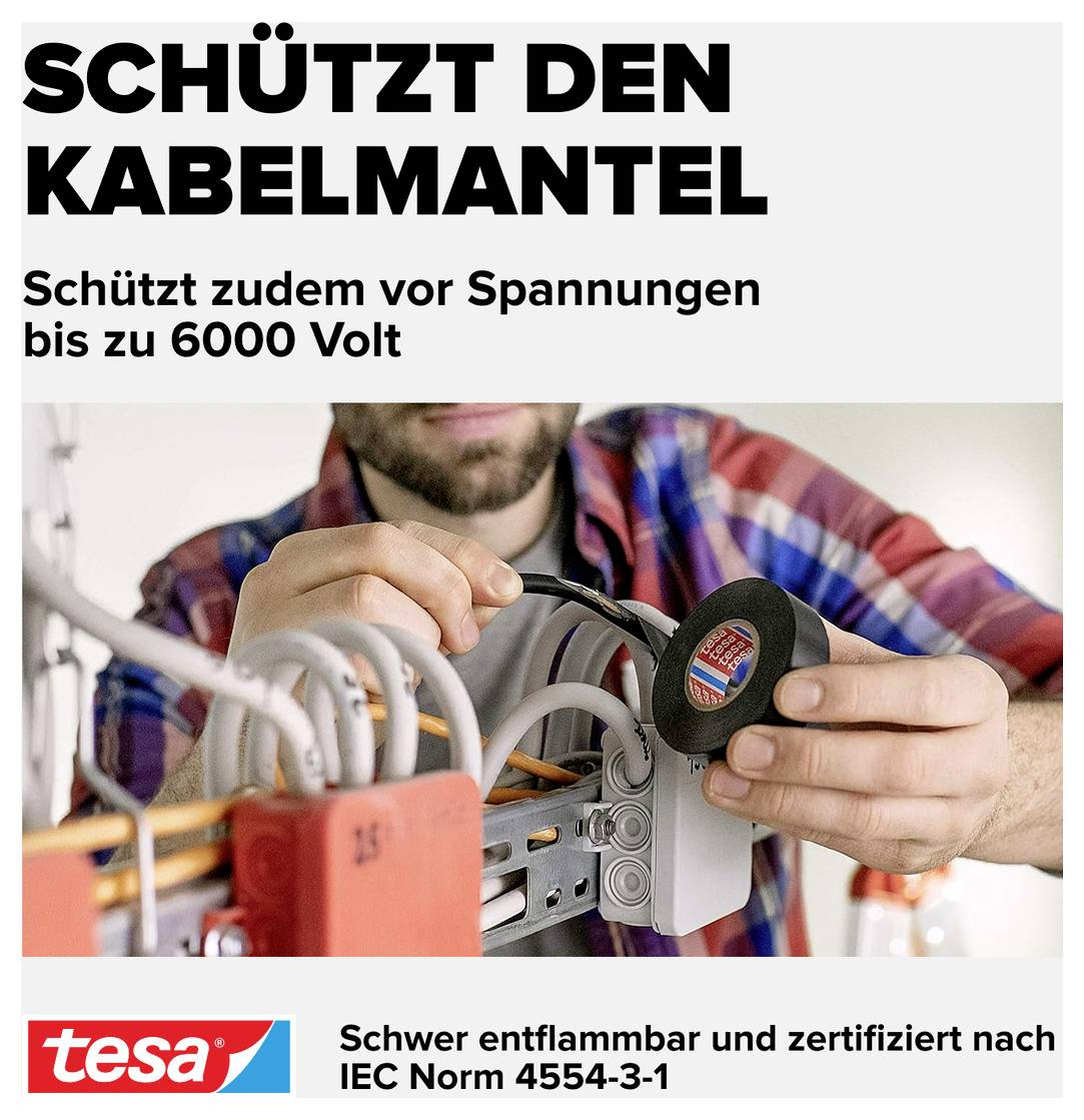 Bescherm de kabelbedekking: Beschermt tevens tegen spanningen tot 6000 volt. Moeilijk ontvlambaar en gecertificeerd volgens IEC-norm 4554-3-1. Een hand bevestigt een zwart band om kabels in een elektrische installatie.