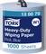 Een rol blauw, sterk Tork-reinigingsdoek. Opdruk op de verpakking: 'Heavy-Duty Wiping Paper, Roll, Blue, 1000 Sheets, W1, 13 00 70'.