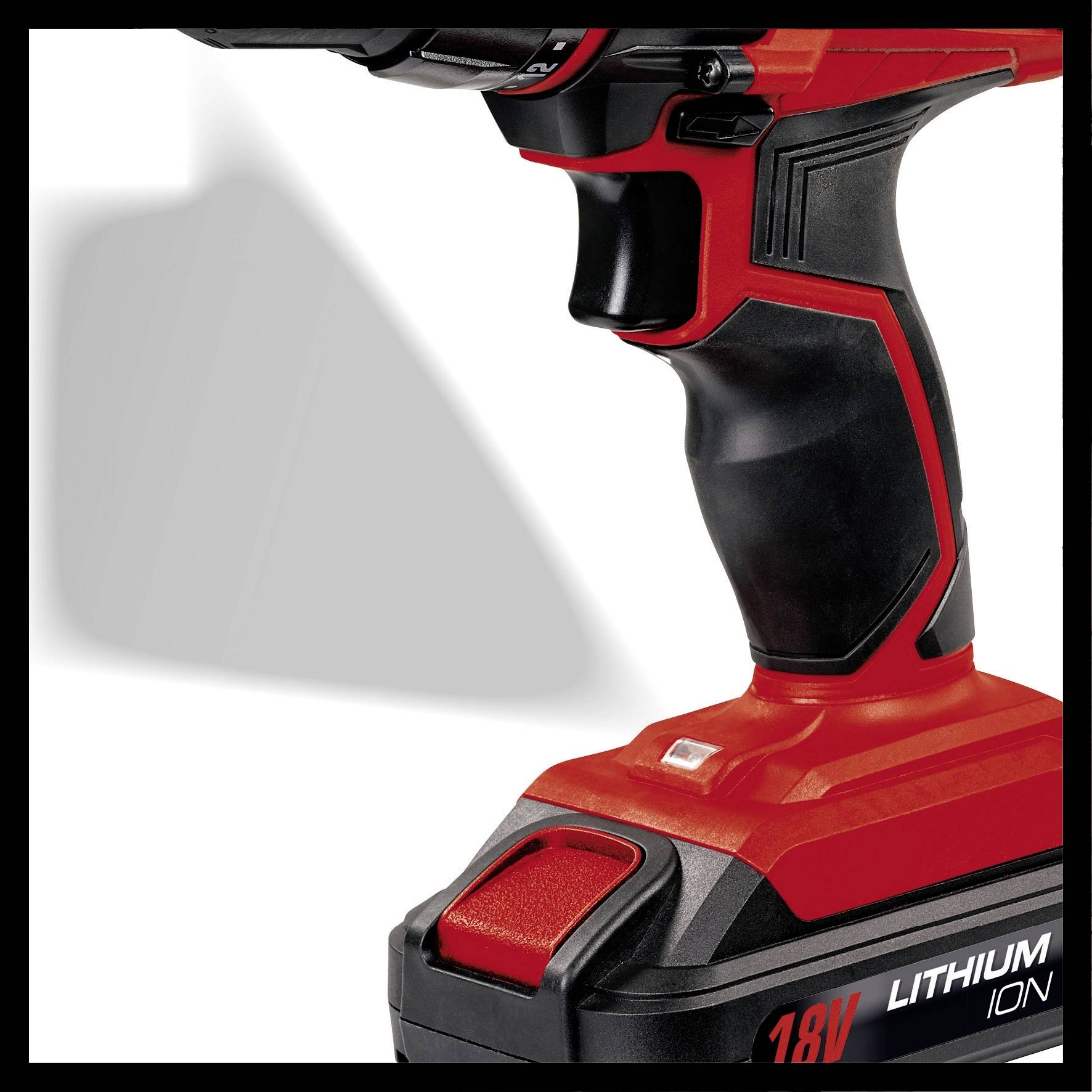 'Rode en zwarte accuschroefboormachine met 18V lithium-ion-accu, ergonomisch ontworpen voor comfortabel werken.'