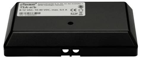 Een zwart elektronisch apparaat genaamd TSA-a/b met technische details op een etiket, waaronder spanning 8-12 VAC, 10-40 VDC, max. 0,5 A.