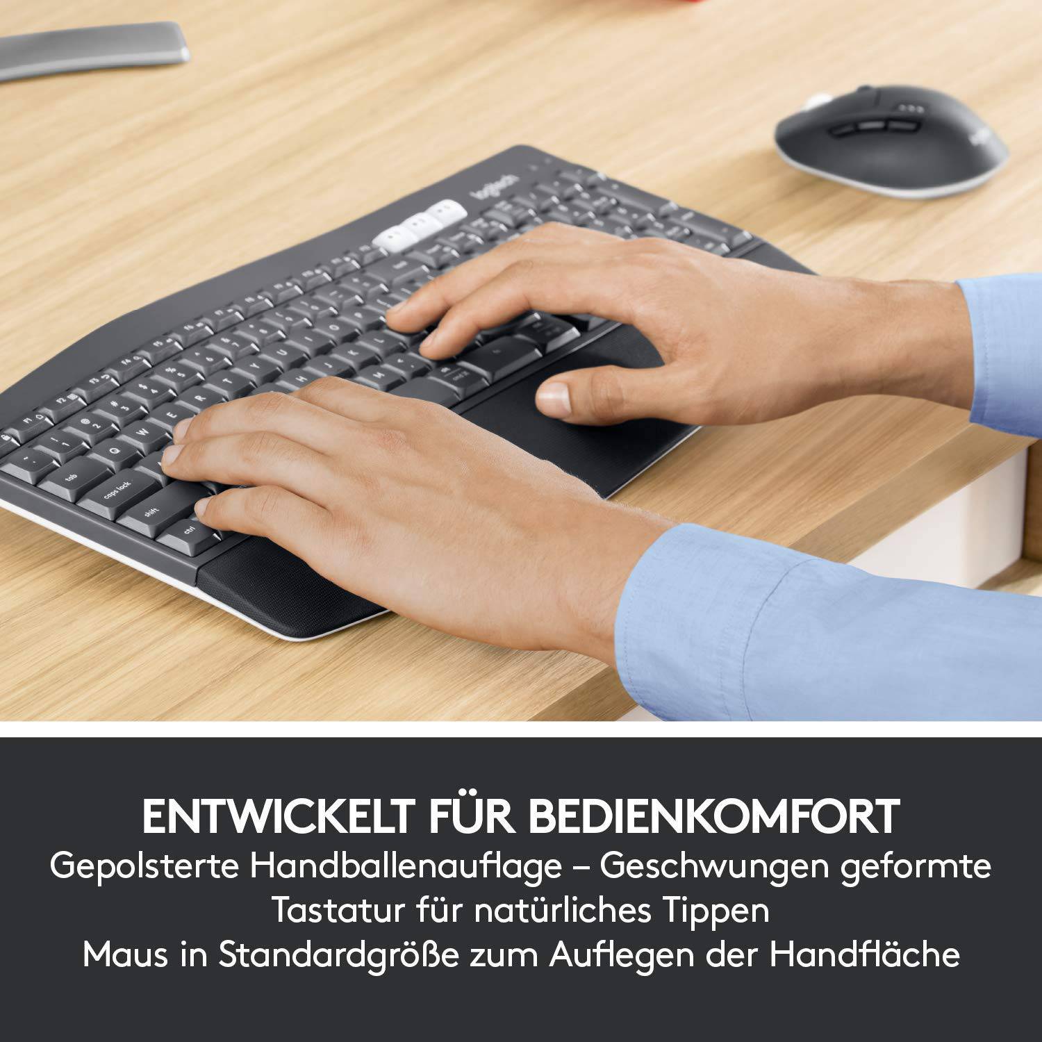 Een persoon typt op een ergonomisch gevormde toetsenbord met een gewatteerde polssteun, met de muis in de buurt. De tekst benadrukt het comfort tijdens het typen.