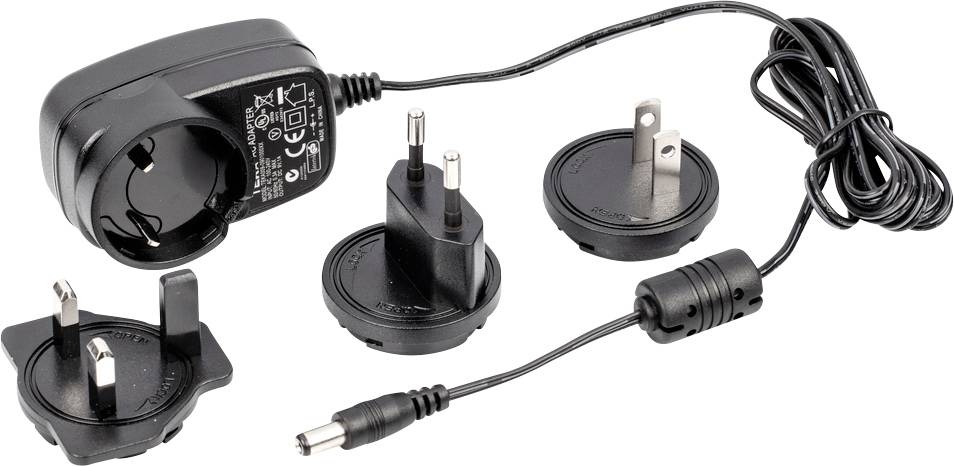 Zwart stroomadapter met drie verwisselbare stekkeradapters voor verschillende landen, afgebeeld op een witte achtergrond.