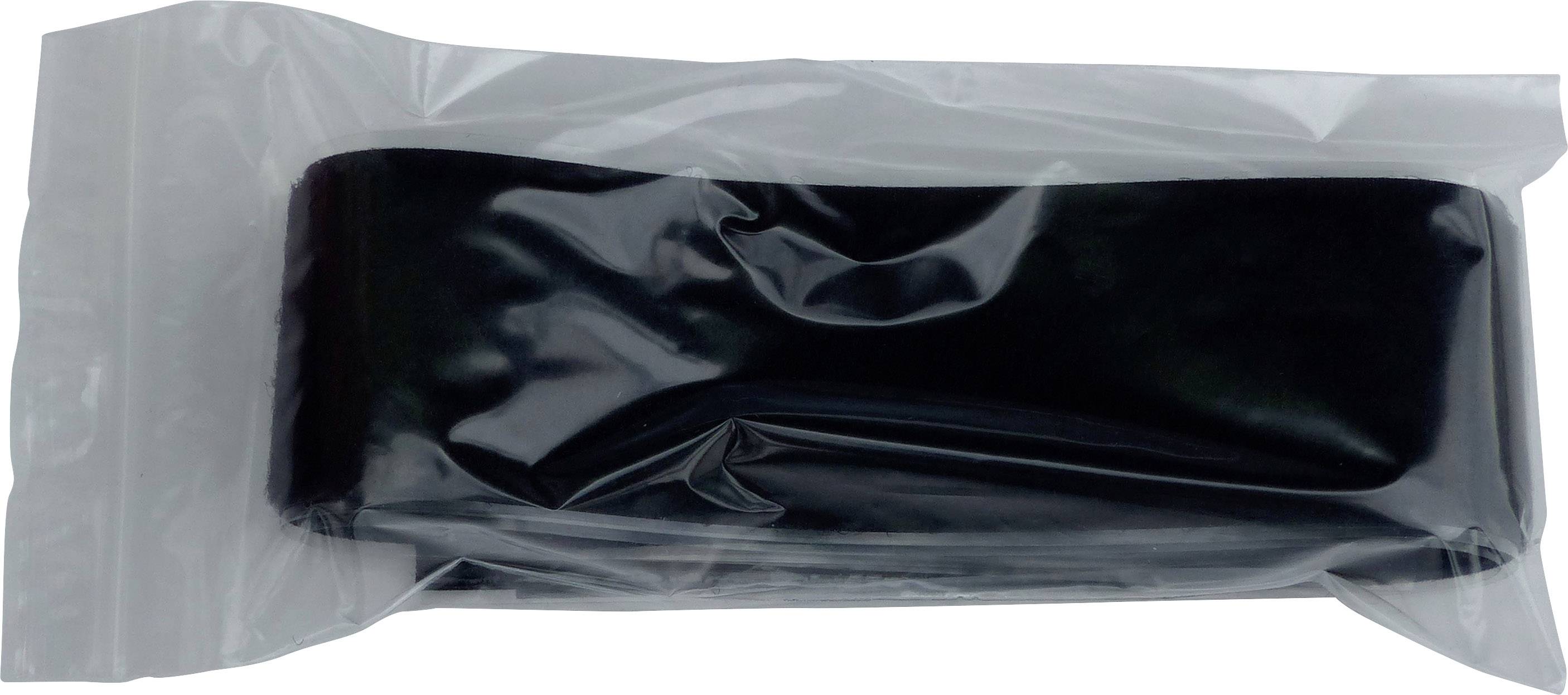 Een verzegelde, zwarte verpakking in een transparante plastic zak.