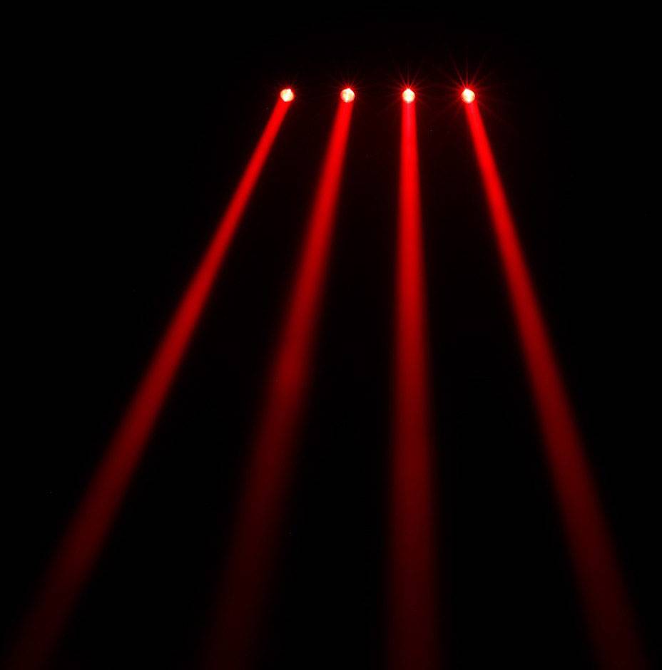 Vier rode lichtstralen schijnen van boven naar beneden in een donkere ruimte.