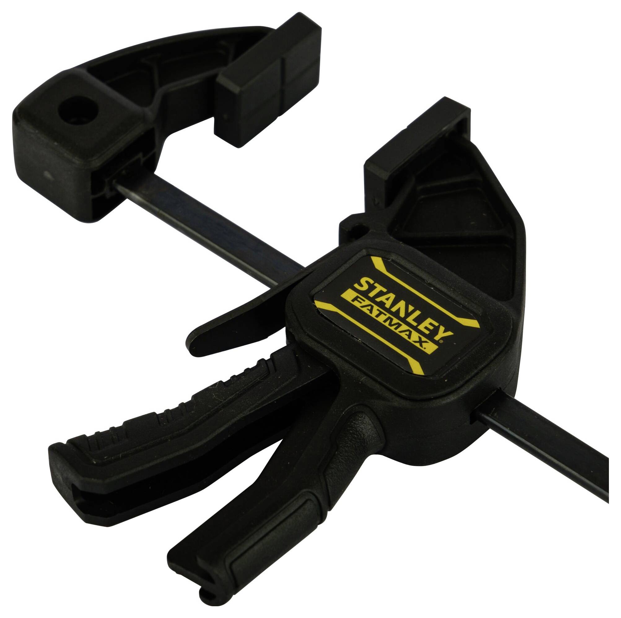 Een zwarte spanijzer van het merk Stanley met een geel logo. Hij heeft een ergonomische handgreep en wordt gebruikt om werkstukken vast te zetten.