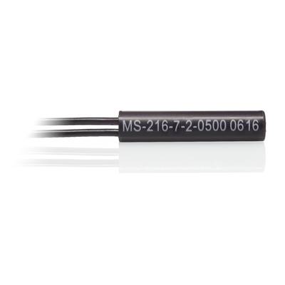 Cilindrische zwarte sensor of transducer met drie kabels. Opschrift: 'MS-216-7-2-0500 0616', mogelijk model- of serienummer.