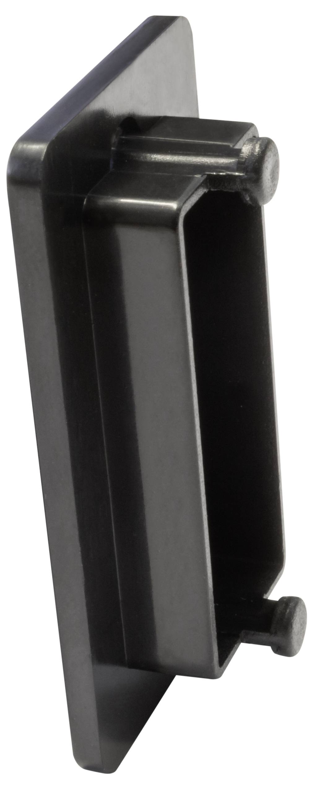 Een zwarte rechthoekige kunststof beugel gezien onder een hoek, met twee uitstekende pennen aan één kant.