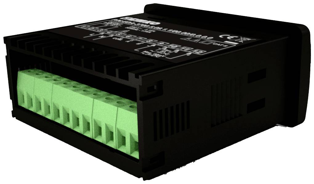Zwart elektronisch apparaat met groene aansluitklemmen, waarschijnlijk een relaismodule, met technische details op de bovenkant.