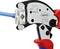 Een krimptang perst een blauwe kabelverbinder. Opschrift: 'KNIPEX', schaal '0.14 – 16', 'AWG 26...5'.