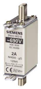 Een cilindrische zekeringsinzetstuk van Siemens met de opdruk '690V, 2A, NH000 - gG'. Vervaardigd in Duitsland.