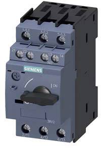 Schakelaar met Siemens-logo, vijf schroefverbindingen bovenaan, drie onderaan. Grote zwarte draaiknop in het midden met aan-/uit-markeringen.