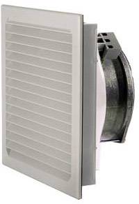 Ventilatierooster met ventilator voor ventilatiesysteem. Toont rechthoekig rooster met openslaande lamellen en aangesloten ronde ventilatormotor.