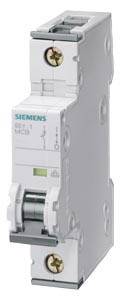 Een unipolaire Siemens-vermogensschakelaar, model 5SY6, voor het schakelen van elektrische stroomkringen in machinekamers.