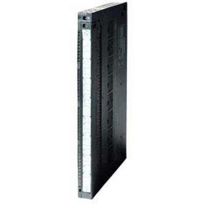 Een zwarte, verticale, rechthoekige server of router met meerdere aansluitingen aan de linkerkant; technisch apparaat.