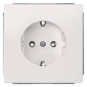 Witte stopcontact met twee ronde openingen en aardingscontact, geschikt voor Europese Schuko-stekkers. Merk 'Siemens'.