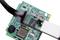 Een groene printplaat met zichtbare schakelingen en verbonden met een zwarte kabel. Hoofdprocessor en elektronische componenten herkenbaar.