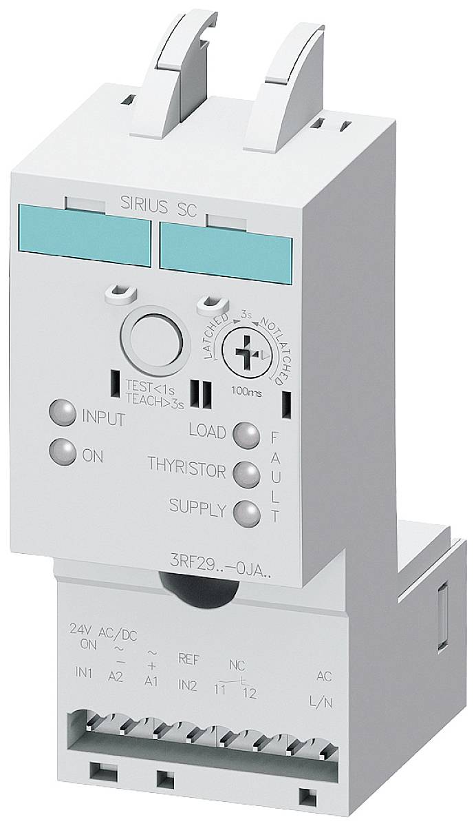 Elektrisch schakeltoestel, rechthoekig en verticaal geplaatst, toont aansluitingen en bedieningselementen aan de voorkant.