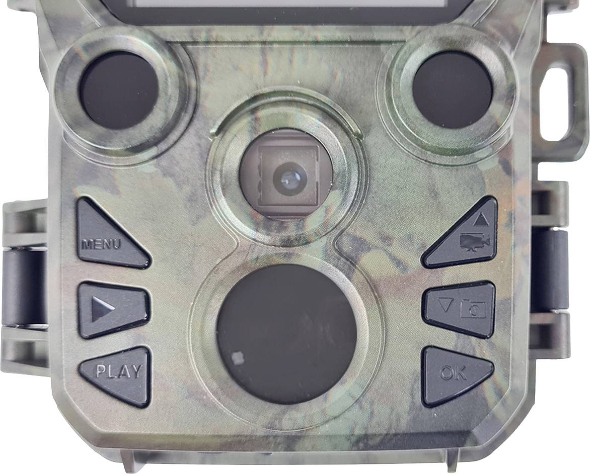 Jachtcamera in camouflage-uitvoering met knoppen voor menu, weergave en OK, evenals infraroodsensoren en lens in het midden.