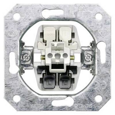 Metalen voet met een elektrische schakelaar die bedoeld is voor wandmontage. Twee witte toetsen en schroefaansluitingen zichtbaar.