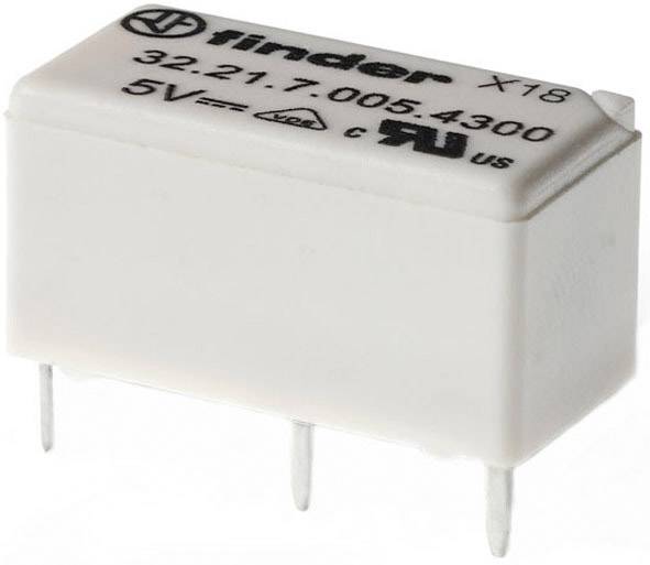 Een wit relais van 'Finder' met de opschriften '32.21.7.005.4300' en '5V'. Het heeft drie metalen pinnen voor elektrische aansluiting.