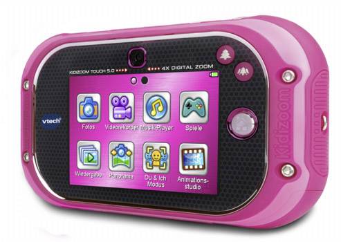 Roze kindercamera met groot display. Pictogrammen voor foto's, video's, spellen en muziekspeler zijn zichtbaar. Merklogo linksboven.