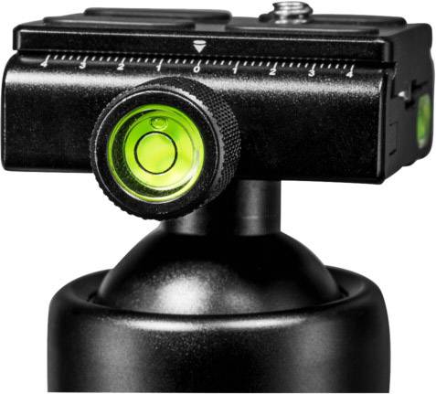 Een zwarte camerastatiefkop met een groene waterpas bovenop, handig voor nauwkeurige uitlijning van de camera.