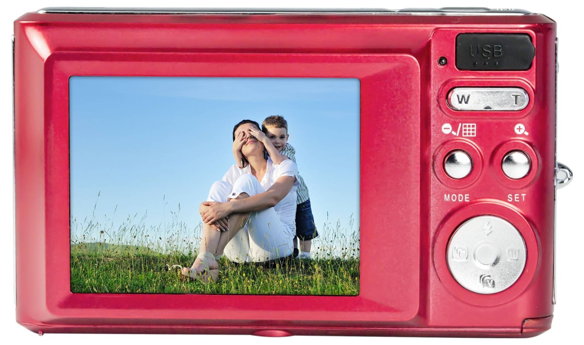 Een rode digitale camera toont op haar scherm een foto van een gelukkige persoon met een kind op een groene weide.