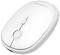 Witte, draadloze computermuis met twee knoppen en een scrollwiel in het midden, geschikt voor mobiel gebruik.