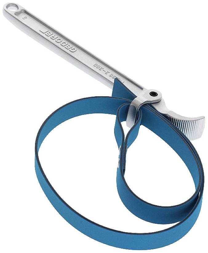 Metalen sleutel met een blauw lint, gebruikt voor het losdraaien van olie- of filterachtige objecten.