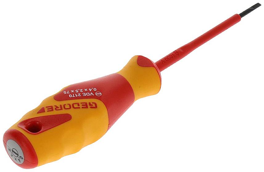 Een geïsoleerde schroevendraaier met rode en gele handgreep, geschikt voor elektrische werkzaamheden. Markering 'GE7306' op de handgreep.