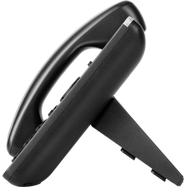 Een klassiek vormgegeven zwarte vaste telefoon in zijaanzicht op een tafelstandaard, klaar voor gebruik.