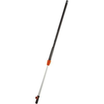 Een telescopische steel met een grijze handgreep en een oranje schuiver. Geschikt voor het bevestigen van tuingereedschappen.