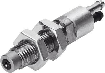 Bougie in close-up, toont elektroden en schroefdraad. Essentieel autoonderdeel voor de ontstekingsvonk in de motor.