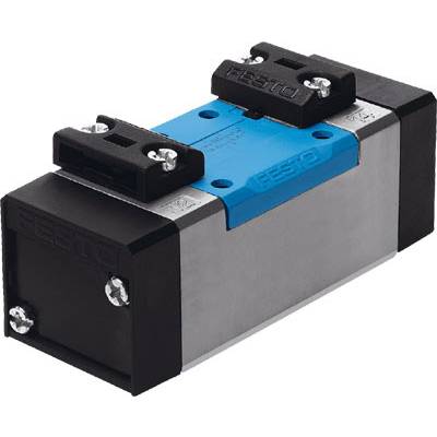 Magneetventiel met een metalen behuizing en een blauwe component in het midden. Bovenaan is het opschrift 'Festo' zichtbaar.