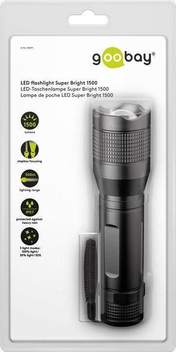 Verpakking van een LED-zaklamp, merk Gobay, model 'Super Bright 1500'. Beschreven wordt een lichtsterkte van 1500 lumen en een bereik van 300m.