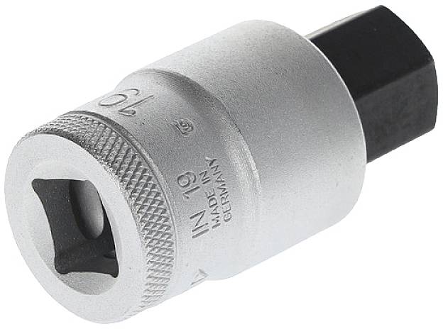 Metalen dopsleutel met vierkante opening, gemarkeerd met 'IN 19' en 'Made in Germany', gezien vanuit zijperspectief.