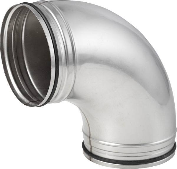 Een zilveren, gebogen metalen buis die wordt gebruikt voor sanitaire of verwarmingsinstallaties.