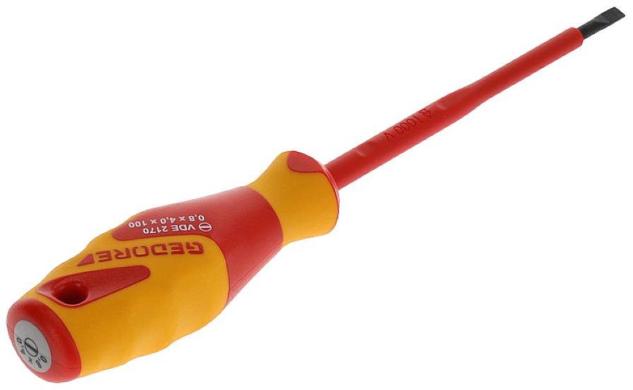 Een geïsoleerde sleufschroevendraaier met een rood en geel handvat met de opdruk 'GEDORE'. Geschikt voor elektrowerkzaamheden.