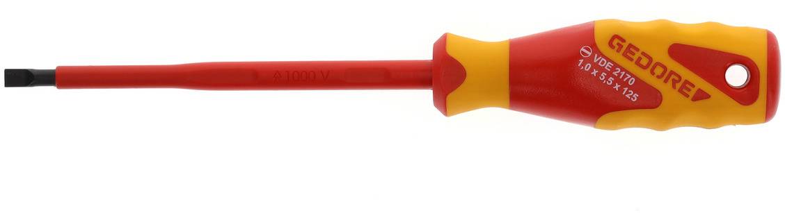 Een geïsoleerde sleufschroevendraaier met rode handgreep en gele punt, geschikt voor werkzaamheden aan elektrische apparaten tot 1000 V.