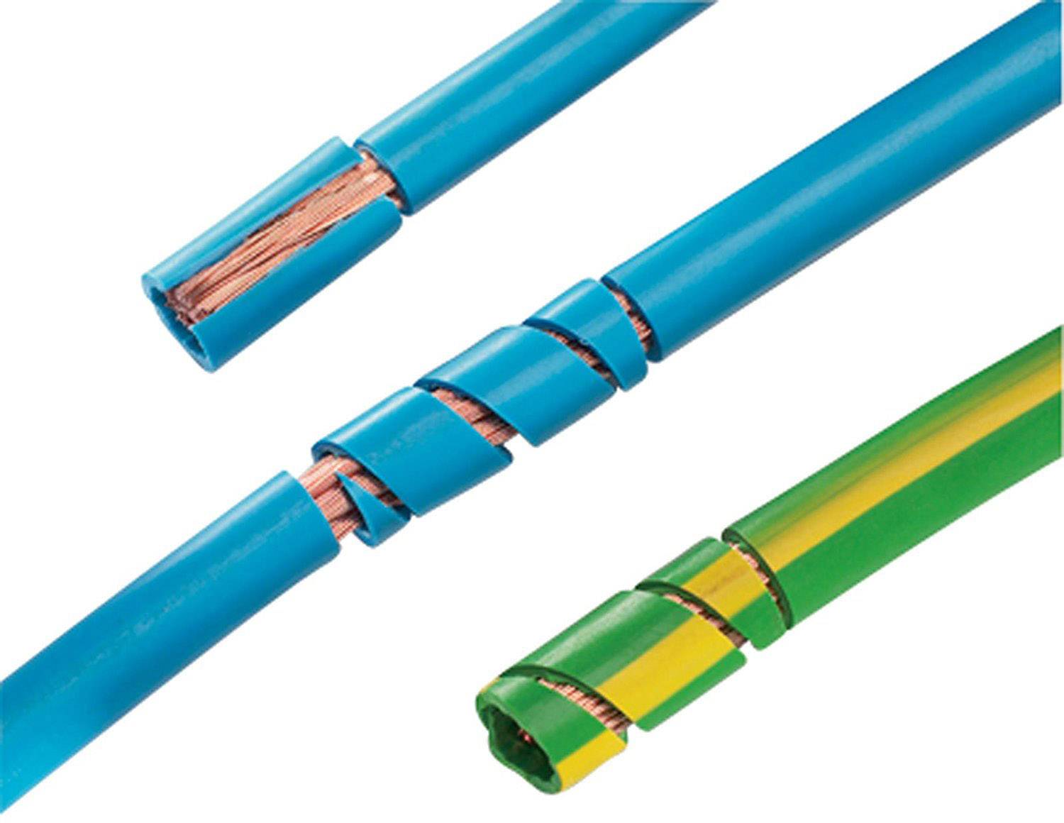 Drie kabels in schroefverbinding: twee blauwe met koperen geleiders en een geel-groene. Toont veilige isolatiemethoden.