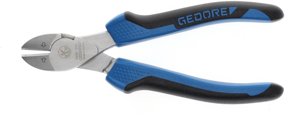 Tang met blauwe en zwarte handgrepen van het merk GEDORE, ligt plat op een witte ondergrond.