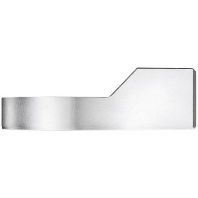 Een zilveren, rechthoekig metalen stuk met een afgeschuinde bovenhoek ligt op een witte achtergrond.