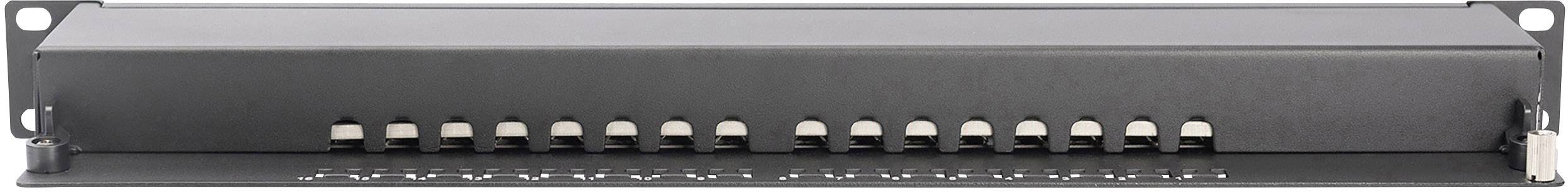 Zwarte patch panel frontaanzicht, toont meerdere genummerde aansluitpunten voor netwerkkabels in een serverrek.