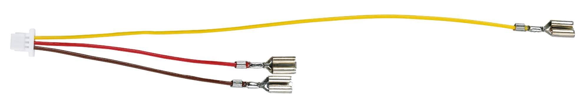 Drie kleurrijke kabels (geel, rood, bruin) met aansluitingen, naast elkaar gerangschikt, tonen de verschillen in kleurcodering.