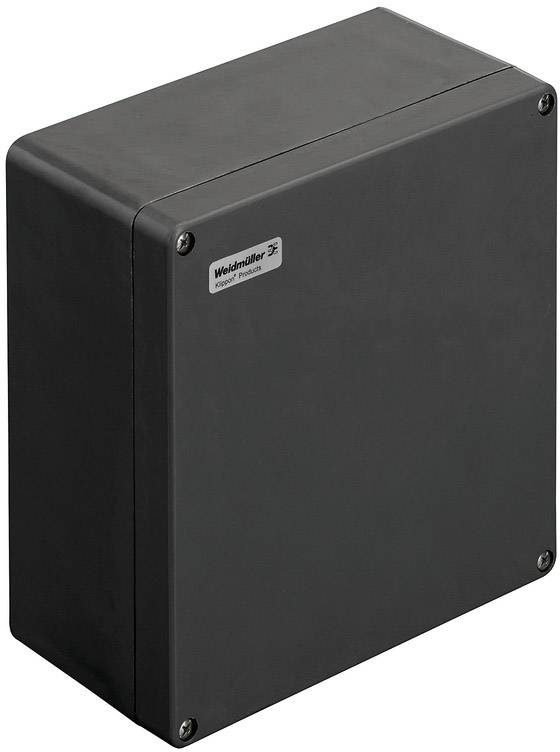 Een zwarte, rechthoekige kunststof behuizing met schroeven in de hoeken en een etiket linksboven. Deze wordt gebruikt voor elektrische installaties.