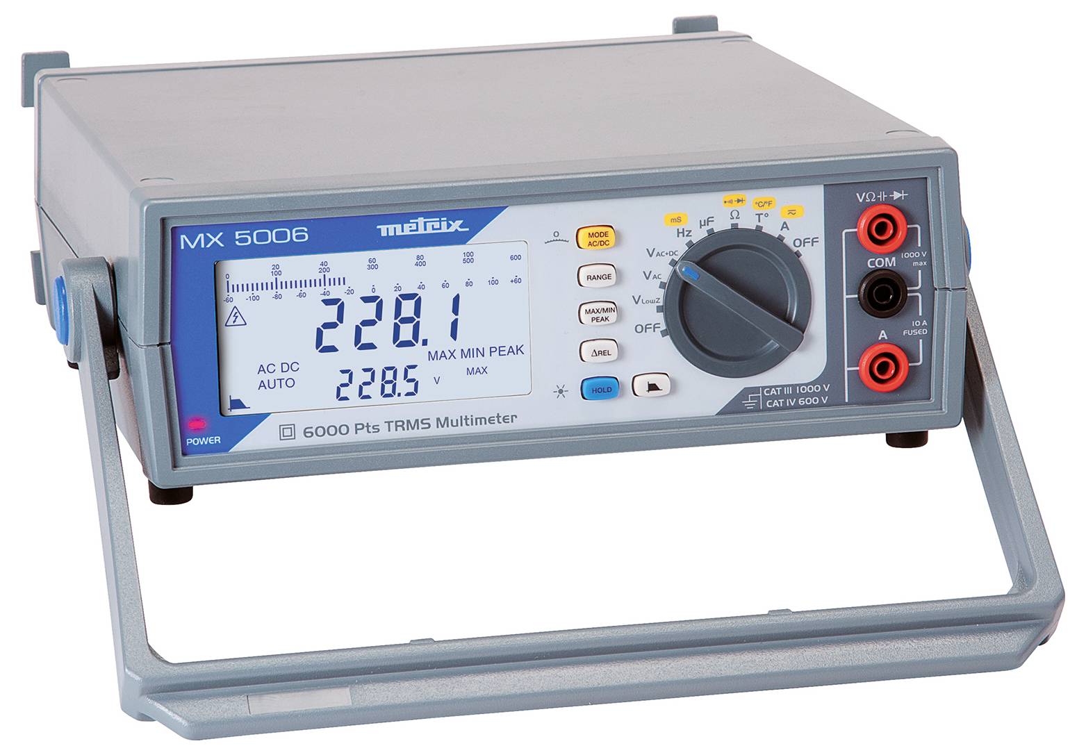 Digitale multimeter met displayweergave '228,1 V', verschillende meetopties en aansluitingen. Apparaat voor nauwkeurige spanningsmetingen.