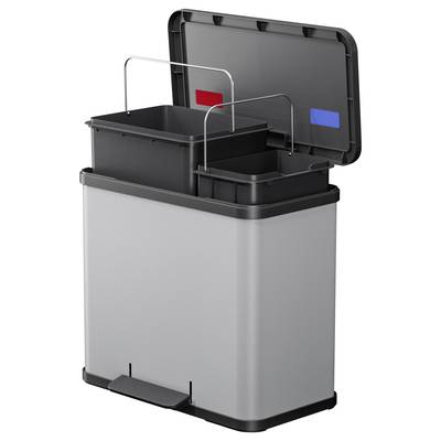 Een zilveren vuilnisbak met twee uitneembare containers, één met een rode en de andere met een blauwe handgreep, voorzien van een voetpedaal.