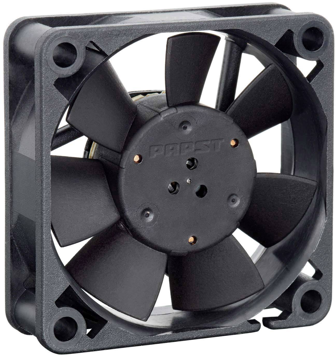Een zwarte ventilator met negen bladen, typerend voor computer- of elektronische koelinstallaties.